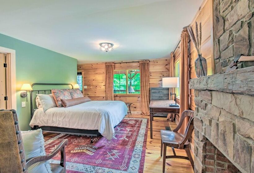 Chauga River Cabin: Pets Welcome!