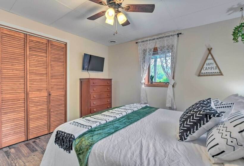 Pet Friendly Waynesville Home W/ Mountain Views!