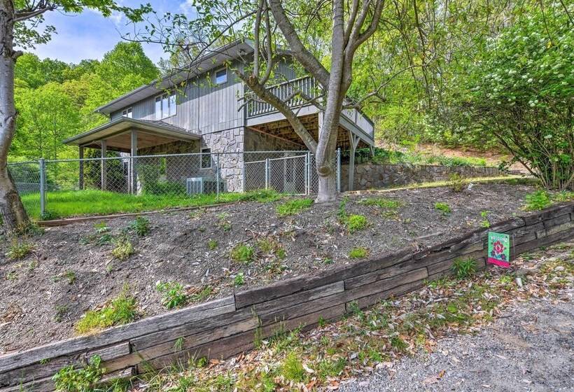 Pet Friendly Waynesville Home W/ Mountain Views!