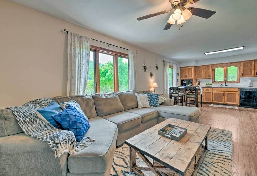 Pet Friendly Waynesville Home W/ Mountain Views!