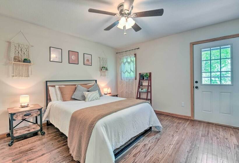 Pet Friendly Waynesville Home W/ Mountain Views!