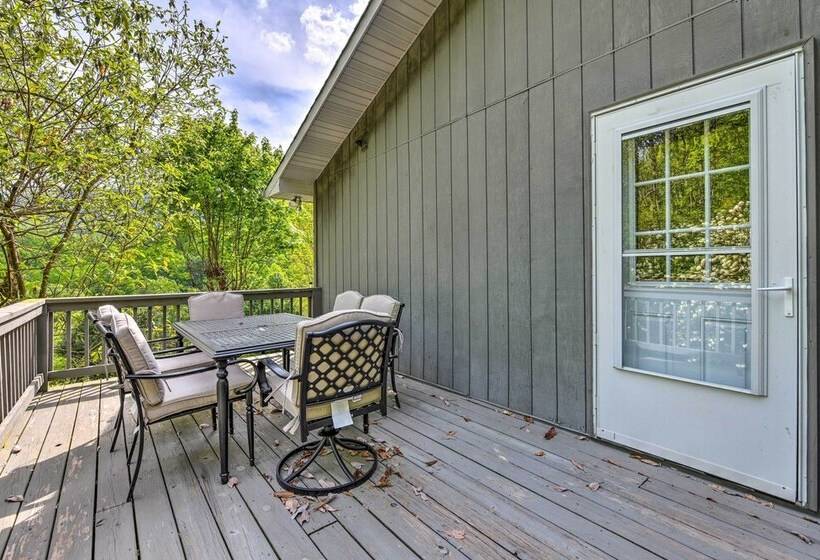 Pet Friendly Waynesville Home W/ Mountain Views!