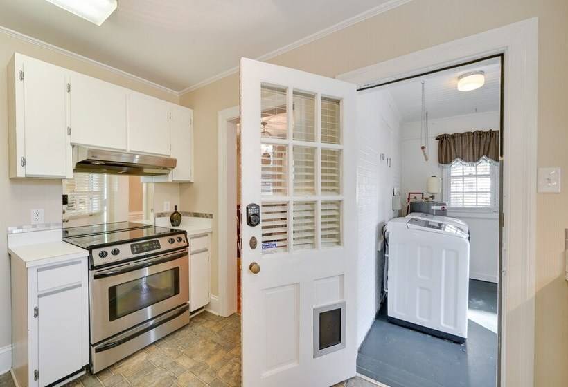 Quaint Goldsboro Home W/ Screened In Porch!