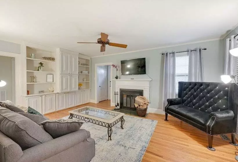 Quaint Goldsboro Home W/ Screened In Porch!