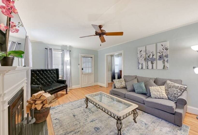 Quaint Goldsboro Home W/ Screened In Porch!