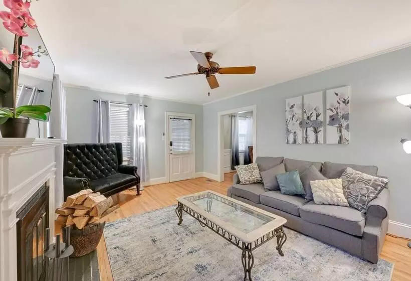 Quaint Goldsboro Home W/ Screened In Porch!