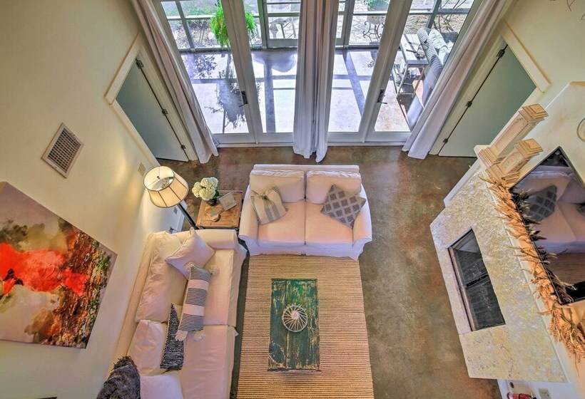 Red Stair Haus 4 Suite Haven Near Main Street!