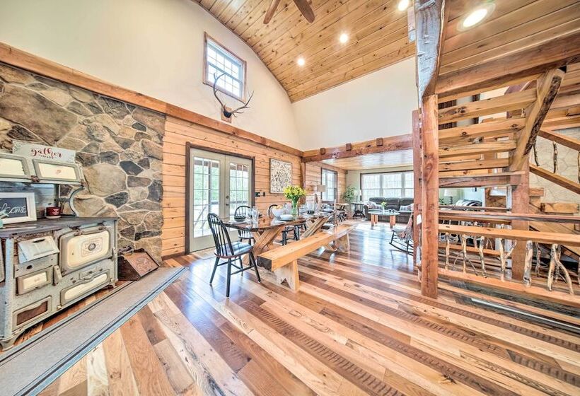 Rose Valley House : Yard, Deck + Game Room!