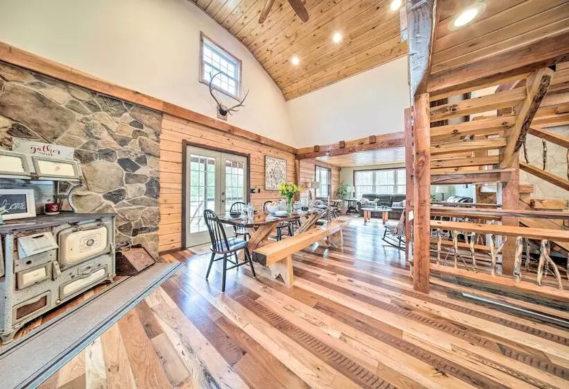 Rose Valley House : Yard, Deck + Game Room!