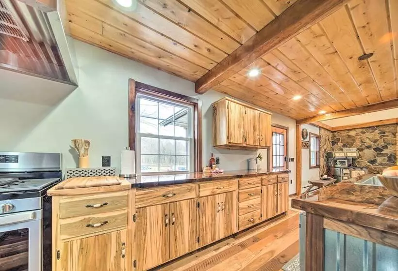 Rose Valley House : Yard, Deck + Game Room!