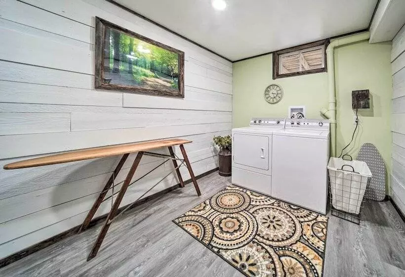 Rose Valley House : Yard, Deck + Game Room!