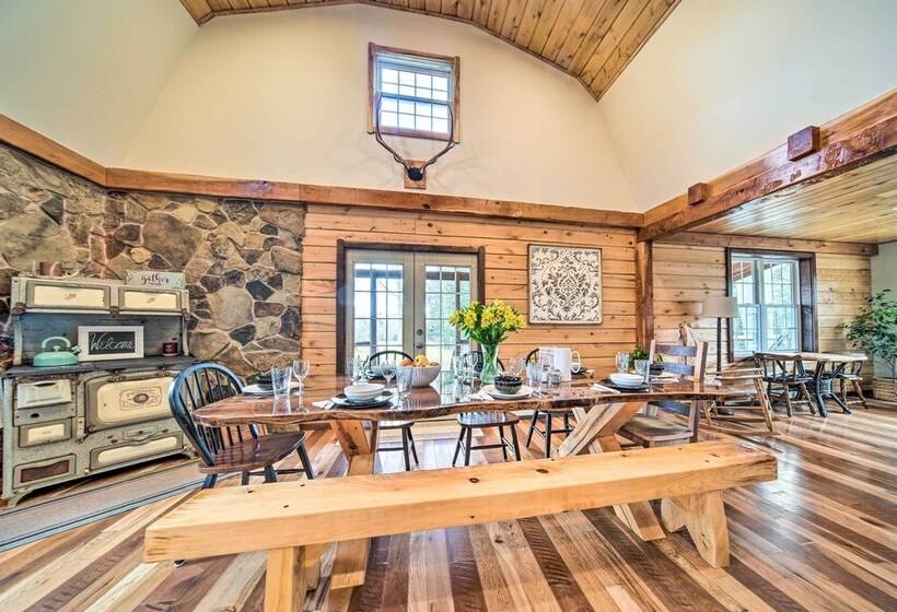 Rose Valley House : Yard, Deck + Game Room!