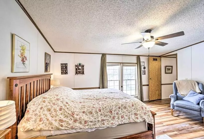 Rustic Family Home + Acreage ~ 20 Mi Hocking Hills