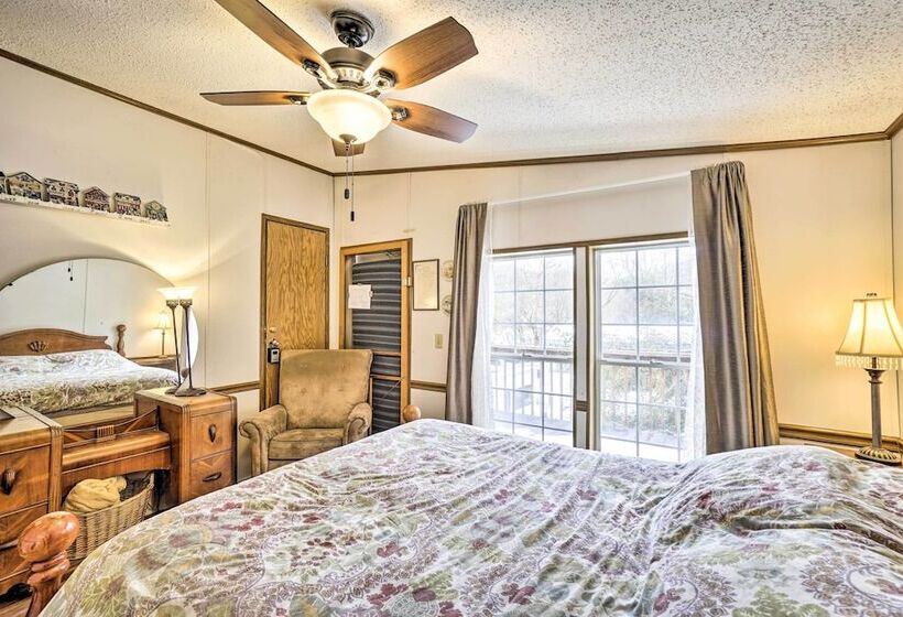 Rustic Family Home + Acreage ~ 20 Mi Hocking Hills