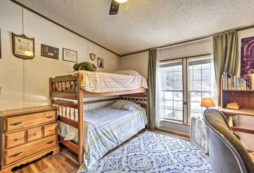 Rustic Family Home + Acreage ~ 20 Mi Hocking Hills