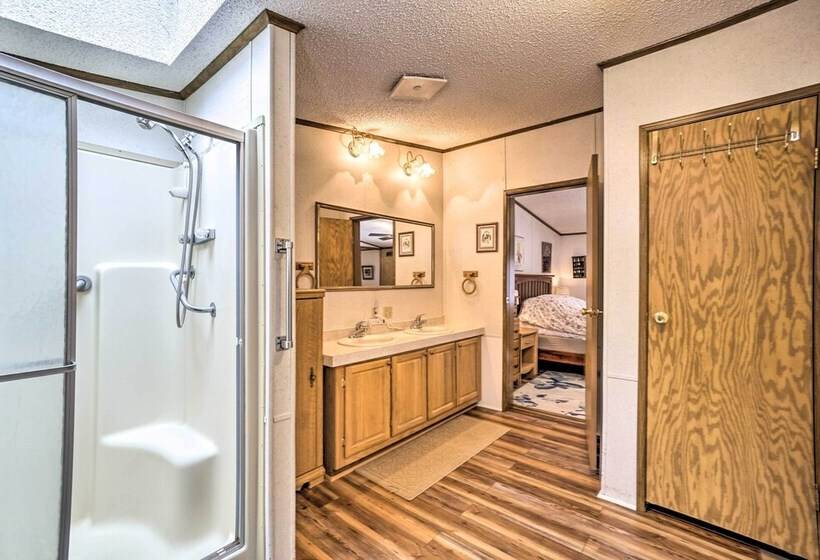 Rustic Family Home + Acreage ~ 20 Mi Hocking Hills