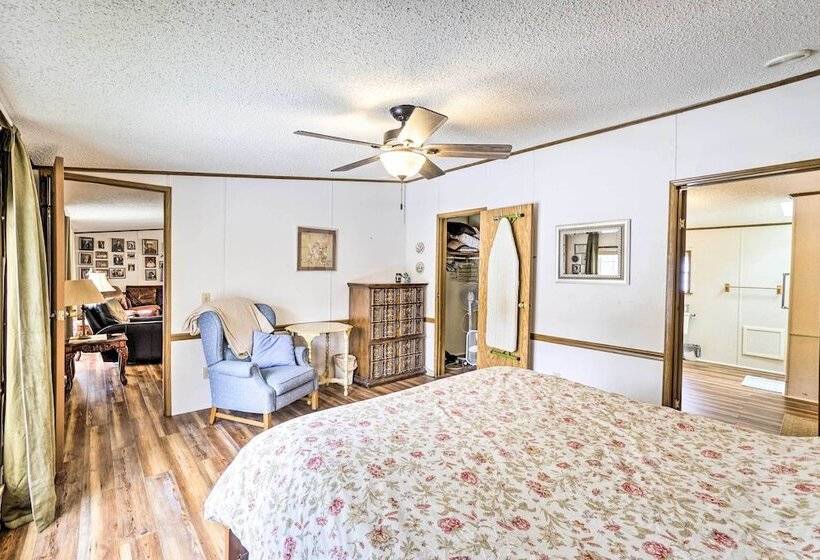 Rustic Family Home + Acreage ~ 20 Mi Hocking Hills