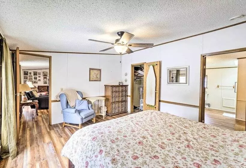 Rustic Family Home + Acreage ~ 20 Mi Hocking Hills