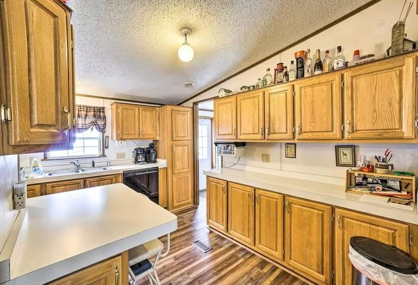 Rustic Family Home + Acreage ~ 20 Mi Hocking Hills