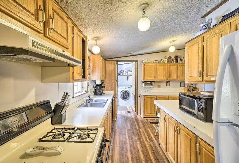 Rustic Family Home + Acreage ~ 20 Mi Hocking Hills