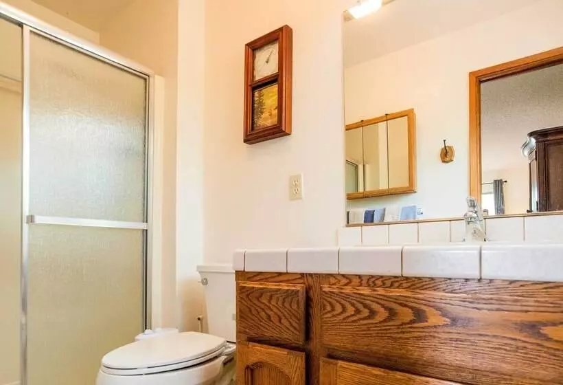 Rustic Groveland Home: Private Hot Tub, Deck & Bbq