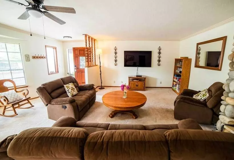 Rustic Groveland Home: Private Hot Tub, Deck & Bbq