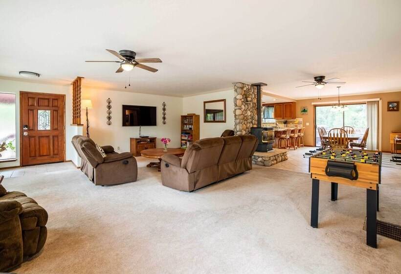 Rustic Groveland Home: Private Hot Tub, Deck & Bbq