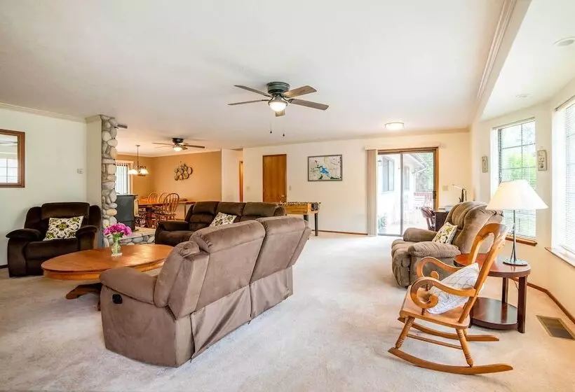 Rustic Groveland Home: Private Hot Tub, Deck & Bbq