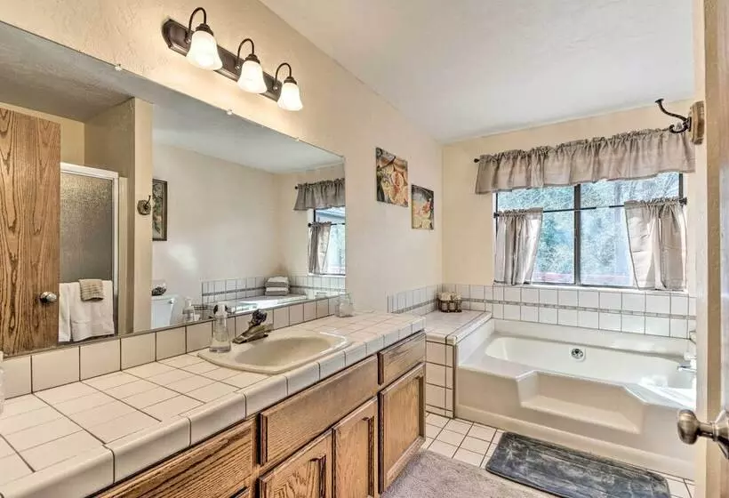 Rustic Groveland Home: Private Hot Tub, Deck & Bbq