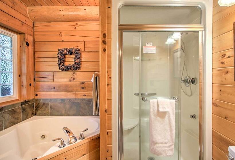 Rustic Smoky Mountain Cabin W/ Hot Tub & Fireplace