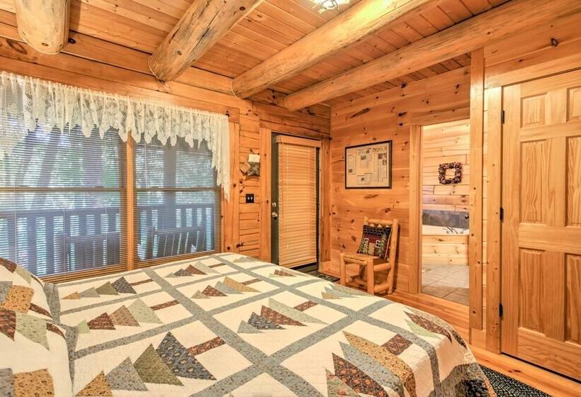 Rustic Smoky Mountain Cabin W/ Hot Tub & Fireplace