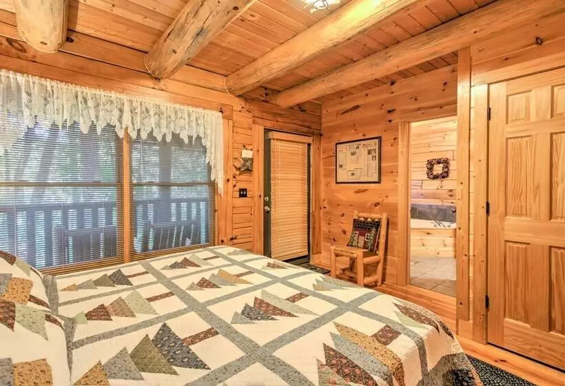 Rustic Smoky Mountain Cabin W/ Hot Tub & Fireplace