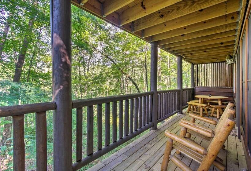 Rustic Smoky Mountain Cabin W/ Hot Tub & Fireplace