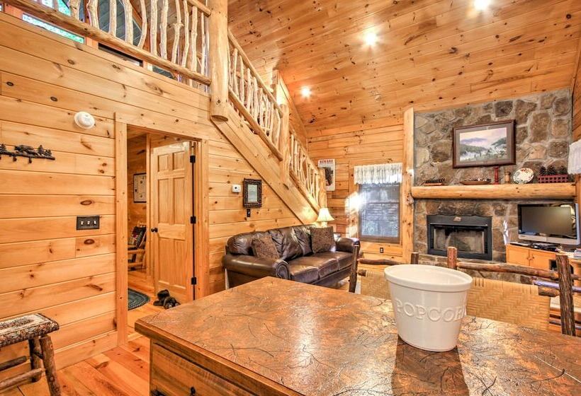 Rustic Smoky Mountain Cabin W/ Hot Tub & Fireplace