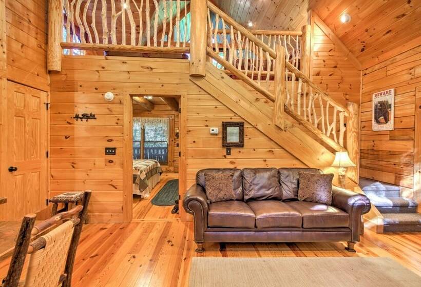 Rustic Smoky Mountain Cabin W/ Hot Tub & Fireplace