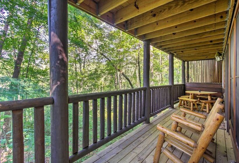 Rustic Smoky Mountain Cabin W/ Hot Tub & Fireplace