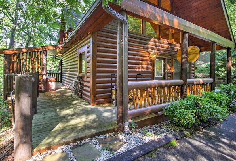 Rustic Smoky Mountain Cabin W/ Hot Tub & Fireplace