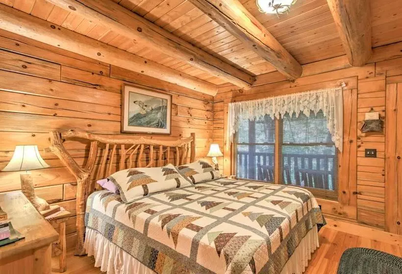 Rustic Smoky Mountain Cabin W/ Hot Tub & Fireplace