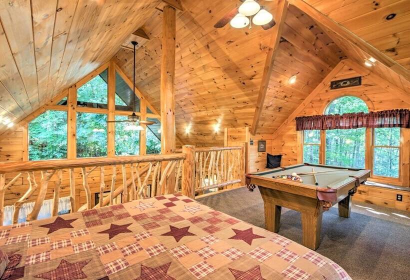 Rustic Smoky Mountain Cabin W/ Hot Tub & Fireplace