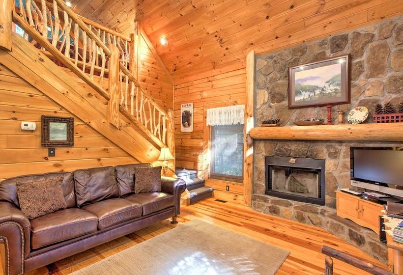 Rustic Smoky Mountain Cabin W/ Hot Tub & Fireplace