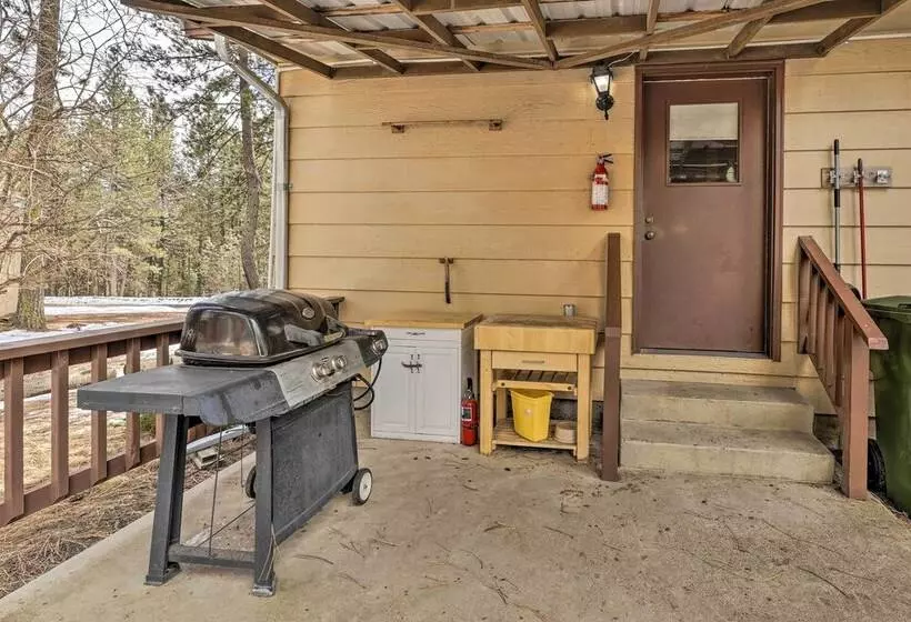 Rustic Western Home: Walk To Winchester Lake!