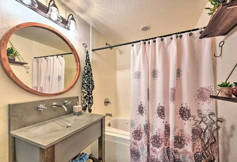 Sarasota Home W/ Pool ~ 5 Miles To The Beach!