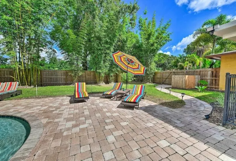 Sarasota Home W/ Pool ~ 5 Miles To The Beach!