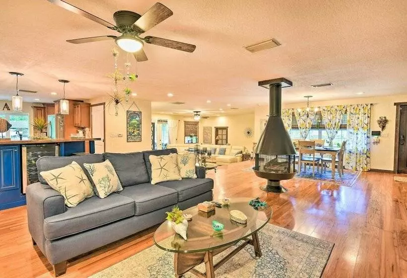 Sarasota Home W/ Pool ~ 5 Miles To The Beach!