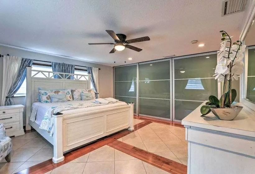 Sarasota Home W/ Pool ~ 5 Miles To The Beach!