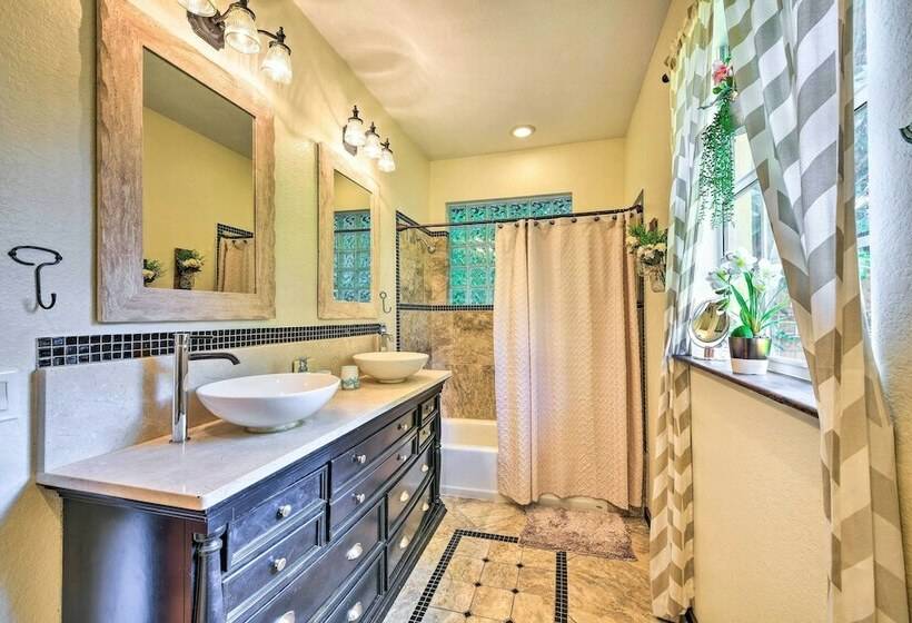 Sarasota Home W/ Pool ~ 5 Miles To The Beach!