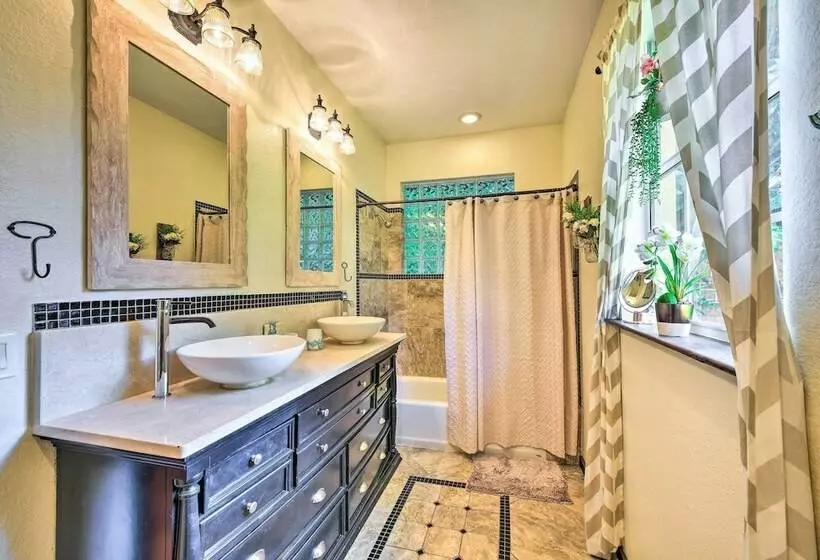 Sarasota Home W/ Pool ~ 5 Miles To The Beach!