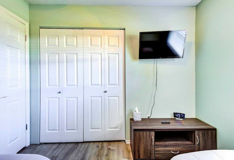 Single Story Home ~ 8 Mi To Bradenton Beach