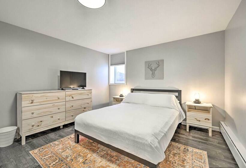 Game Room, Fire Pit & Deck: Spacious Poconos Home!