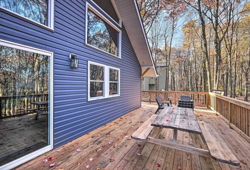 Game Room, Fire Pit & Deck: Spacious Poconos Home!